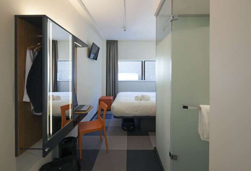 패밀리 룸, Easyhotel The Hague Scheveningen Beach