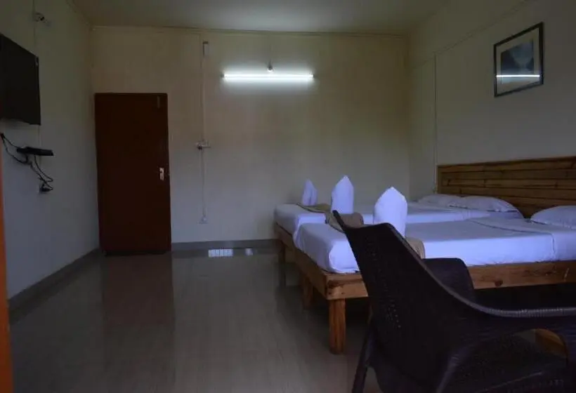 اتاق لوکس سه تخته, Travellers Inn