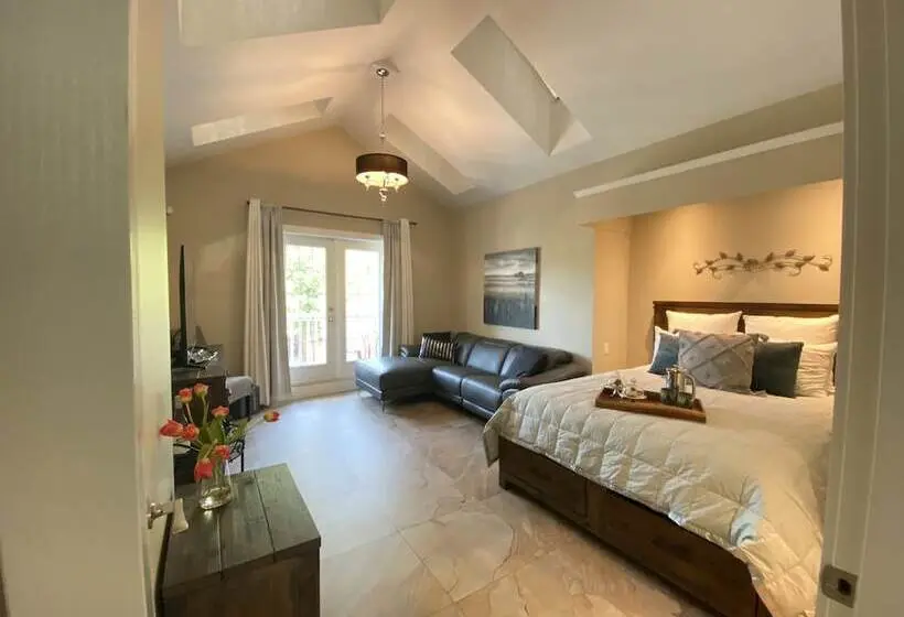 سوییت لوکس, Kelowna Bed And Breakfast