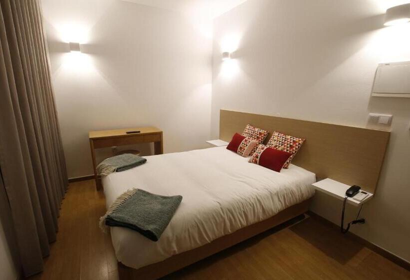 اتاق استاندارد, Baixa