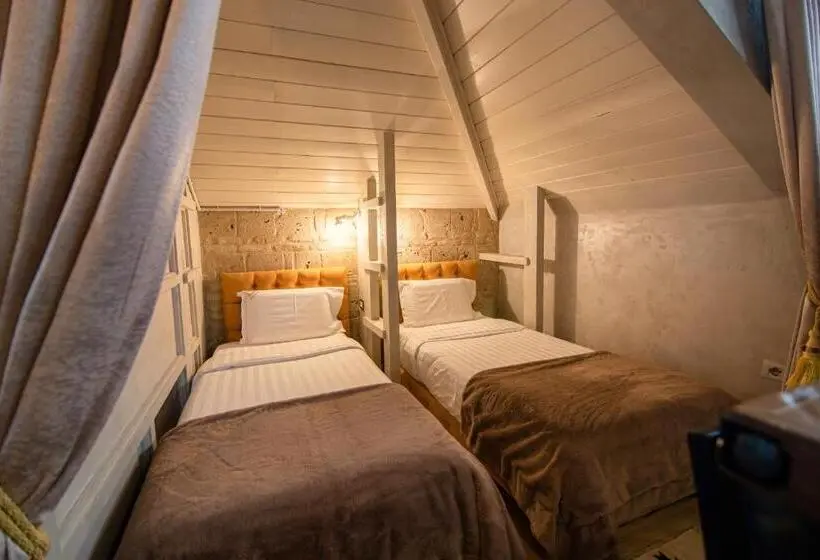 1 Bedroom Penthouse Apartment, Meri Boutique