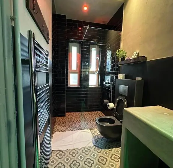 سوییت جونیور, Meri Boutique
