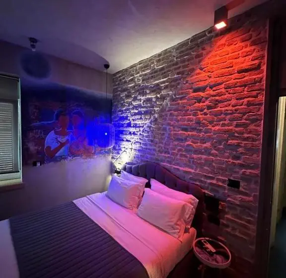 سوییت جونیور, Meri Boutique