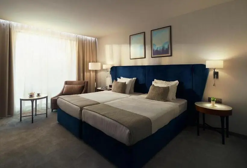اتاق لوکس با بالکن و چشمانداز دریا, Astor Garden