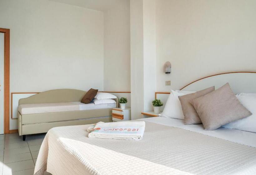 اتاق استاندارد با بالکن, Universal