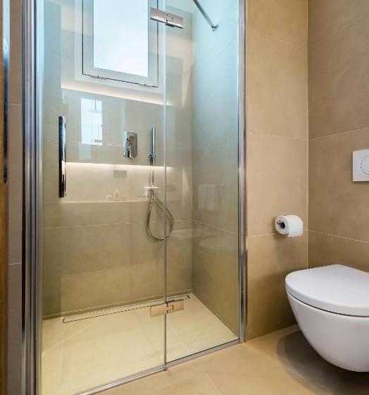 سوئیت 2 خوابه, Universal