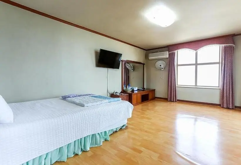 اتاق خانوادگی, Sun Motel