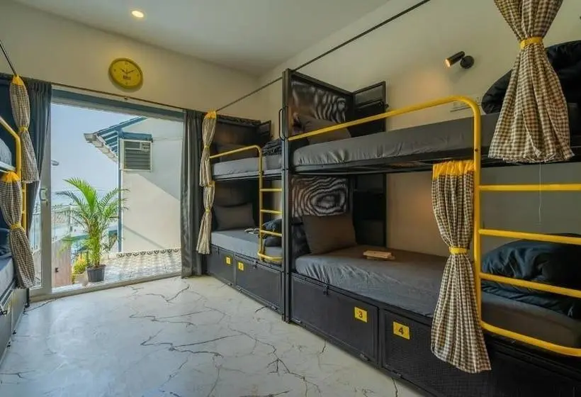 ルームシェアのワンベッド, The Hosteller Goa, Mandrem