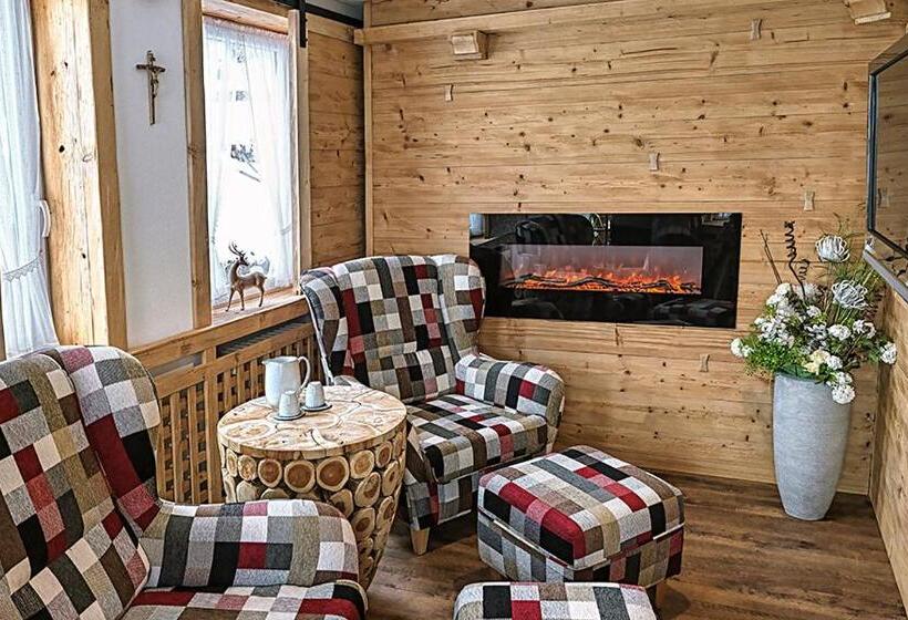 Superior suite with balcony, Almhotel Grünsteinblick