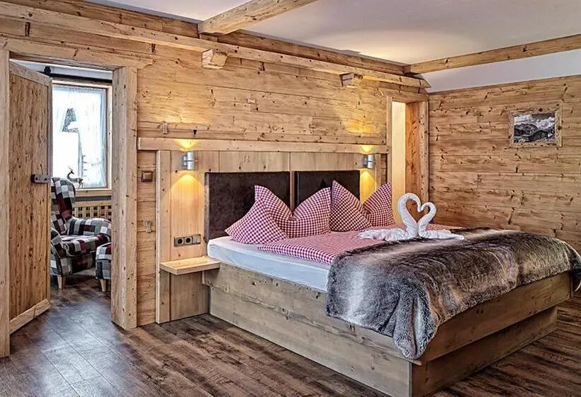 Superior suite with balcony, Almhotel Grünsteinblick