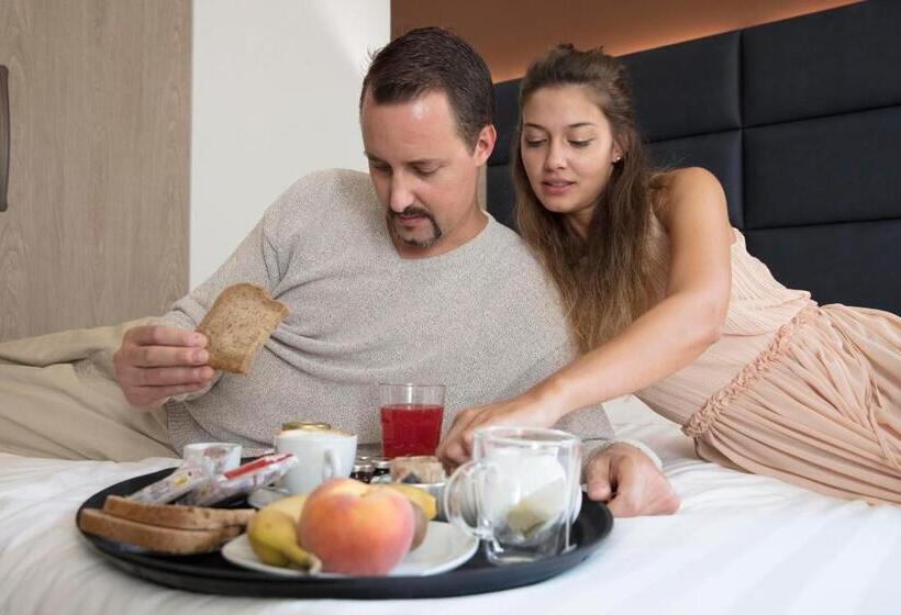 اتاق لوکس با چشمانداز, Letto A Castello