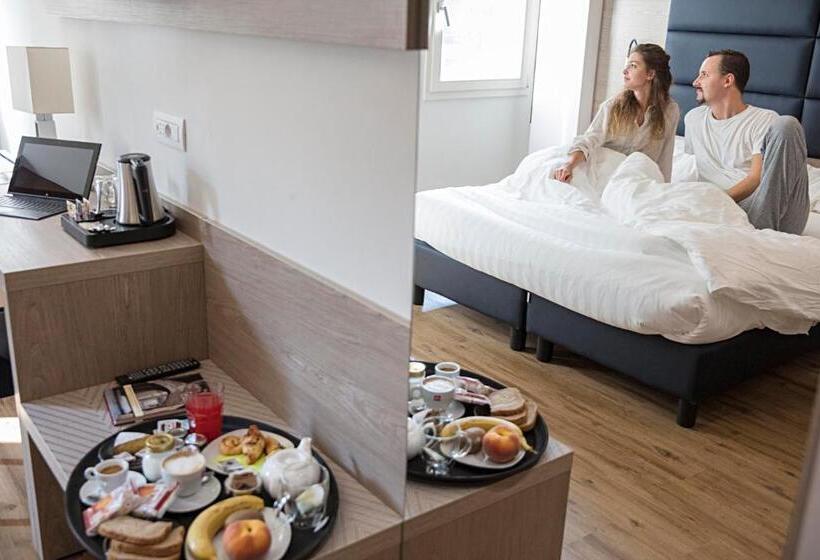 اتاق لوکس با چشمانداز, Letto A Castello