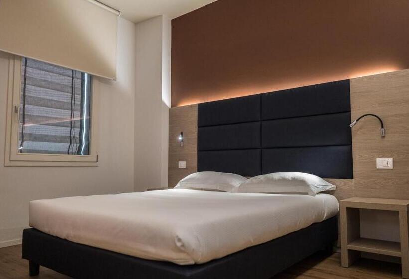 اتاق لوکس با چشم‌انداز شهر, Letto A Castello