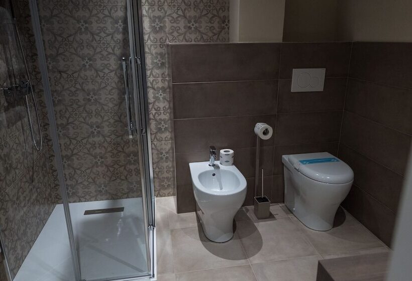 اتاق لوکس با چشمانداز شهر, Letto A Castello