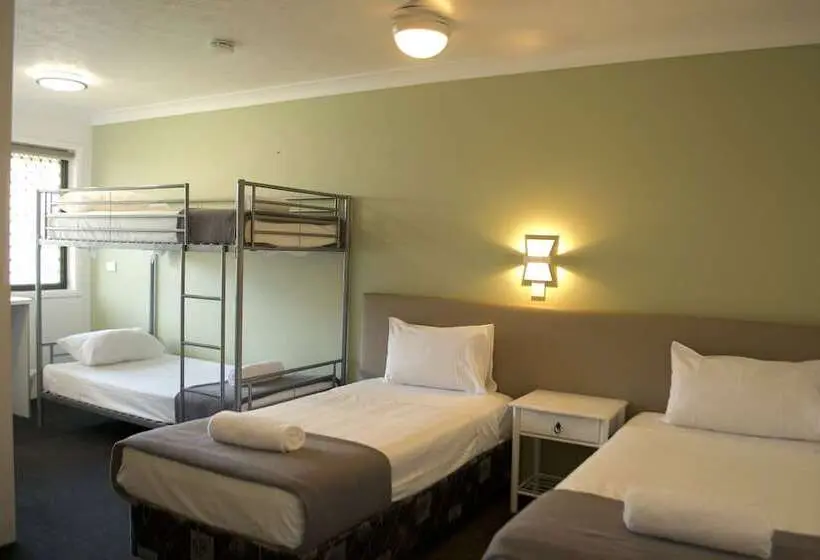 Perhehuone, Gold Coast Inn
