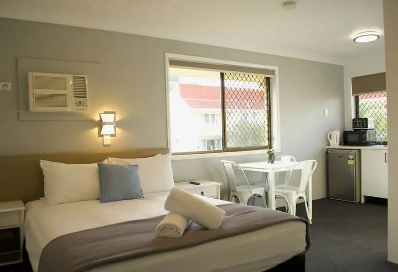Perhehuone, Gold Coast Inn