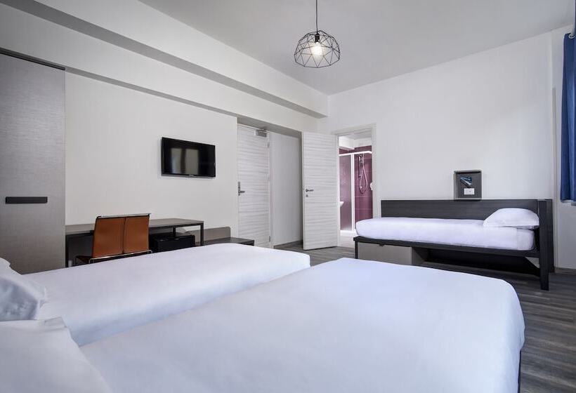 Camera Tripla Standard, The Romehello