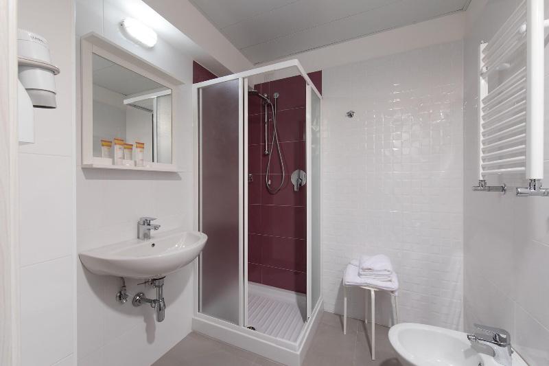 Letto in Camera Condivisa, The Romehello