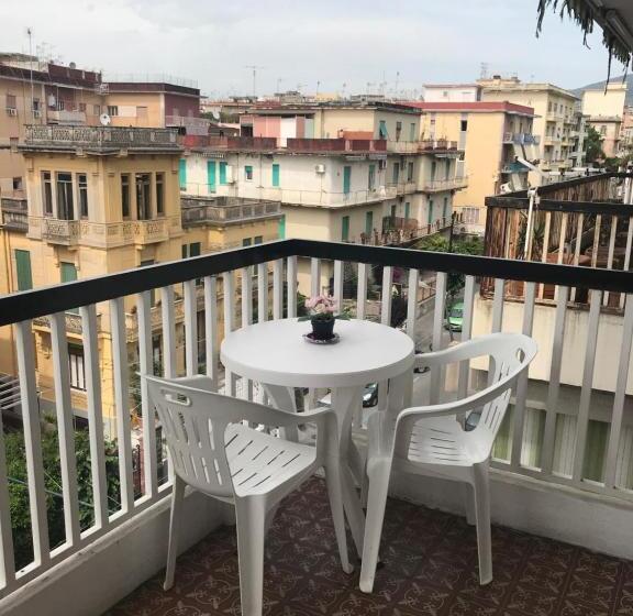 חדר סטנדרט עם מיטת קינג, Alex's Home