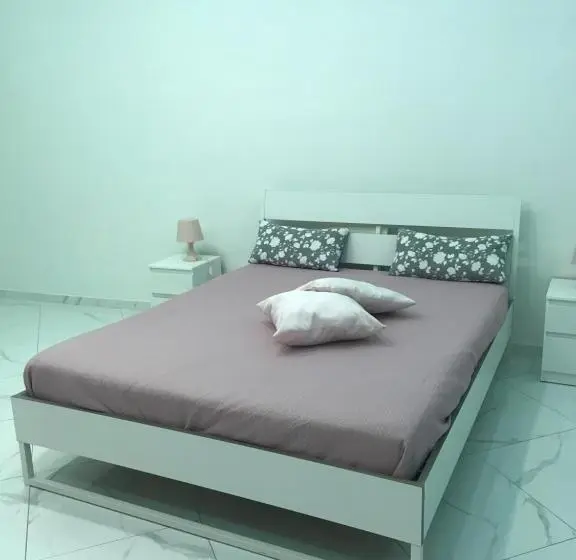 デラックスルーム, Alex's Home