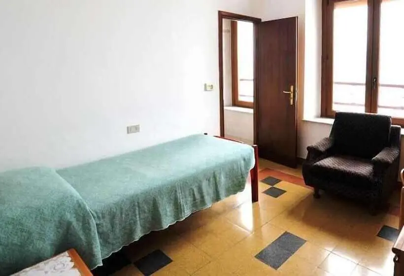 Standard Yhden Hengen Huone, Conca D Oro
