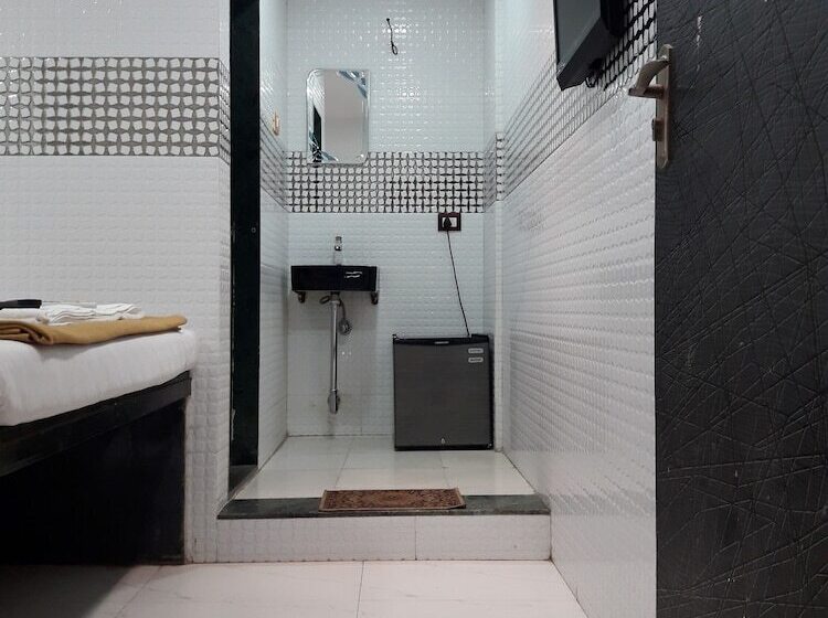 Chambre Deluxe, Janata