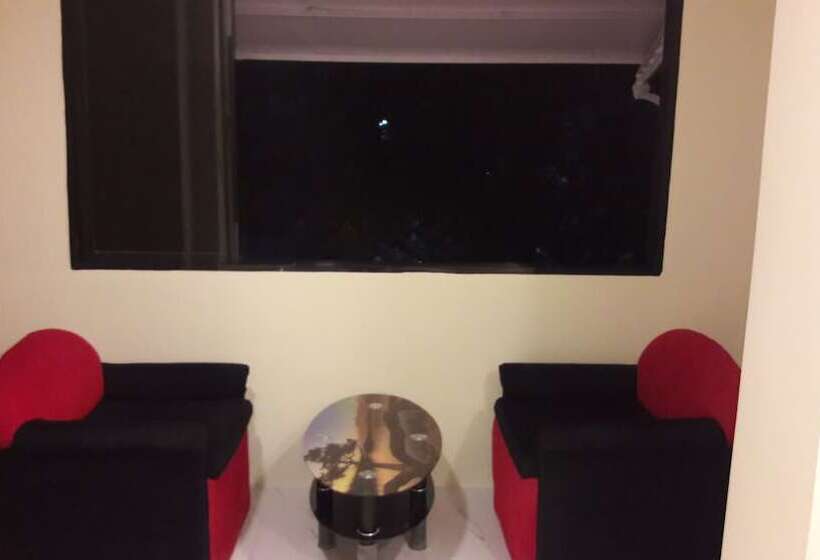 Chambre Triple Deluxe, Janata