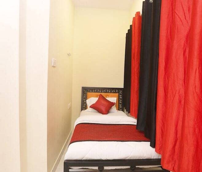 Chambre Triple Deluxe, Janata