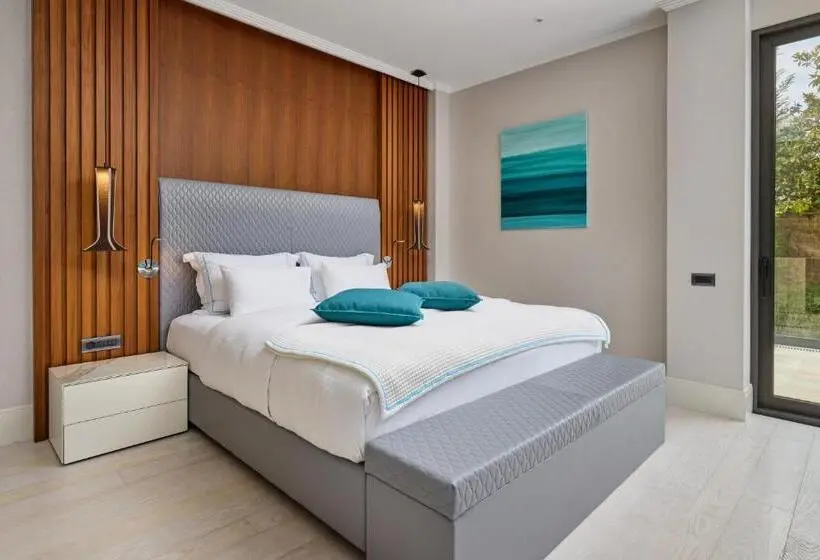 سوئیت با تخت بزرگ, Nikki Beach Resort & Spa Montenegro