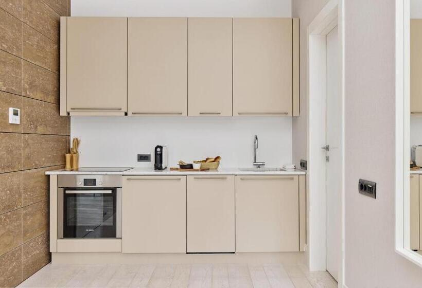 سوئیت با تخت بزرگ, Nikki Beach Resort & Spa Montenegro