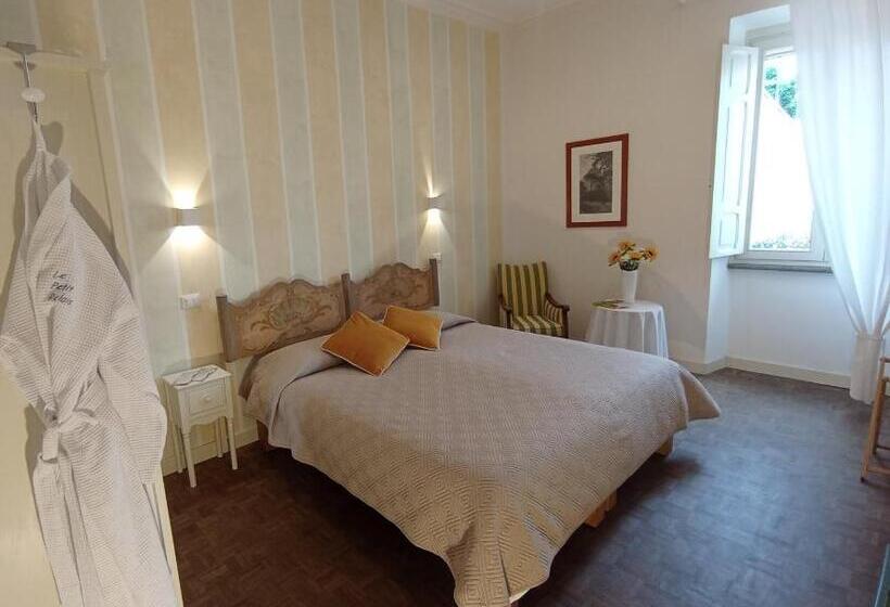 Standard Room, Le Petit Relais