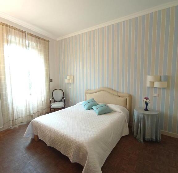 Standard Room, Le Petit Relais