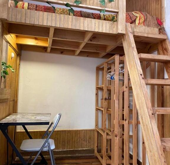 اتاق استاندارد با سرویس بهداشتی مشترک, Casa Elias Valpo   Hostel