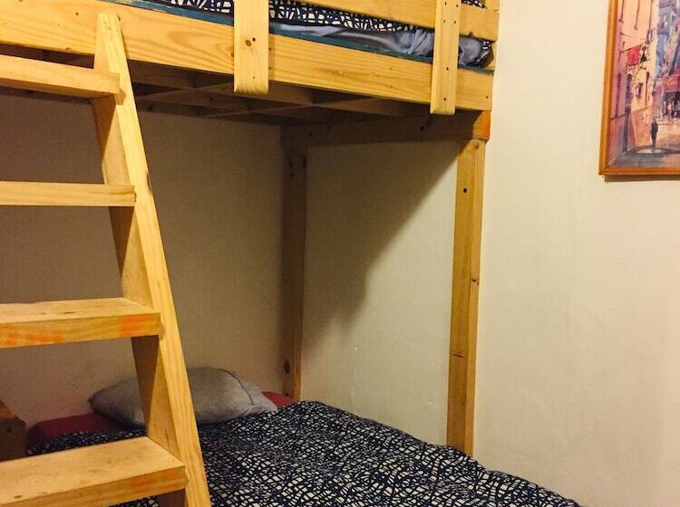 تختخواب در اتاق مشترک, Casa Elias Valpo   Hostel