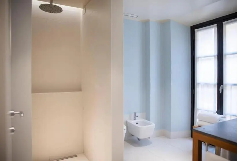 Comfort-huone, Savona 18 Suites