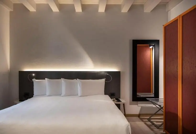 Comfort-huone, Savona 18 Suites