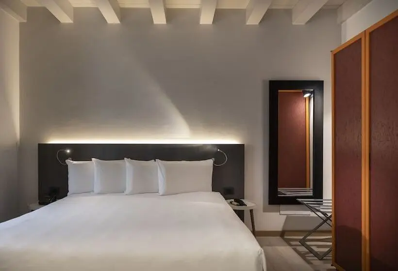 Comfort-huone, Savona 18 Suites