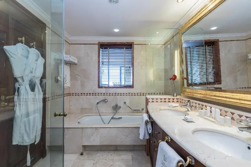 Executive-sviitti, Savona 18 Suites