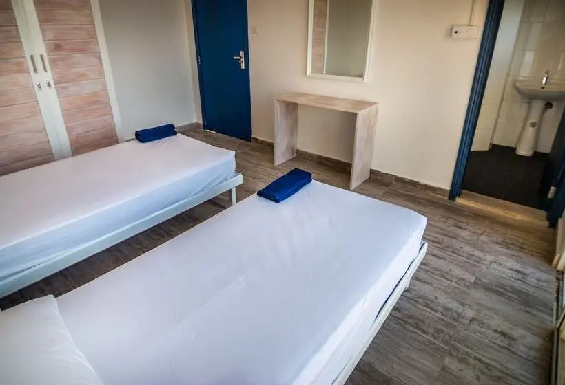 プレミアムルーム, Island Hostels