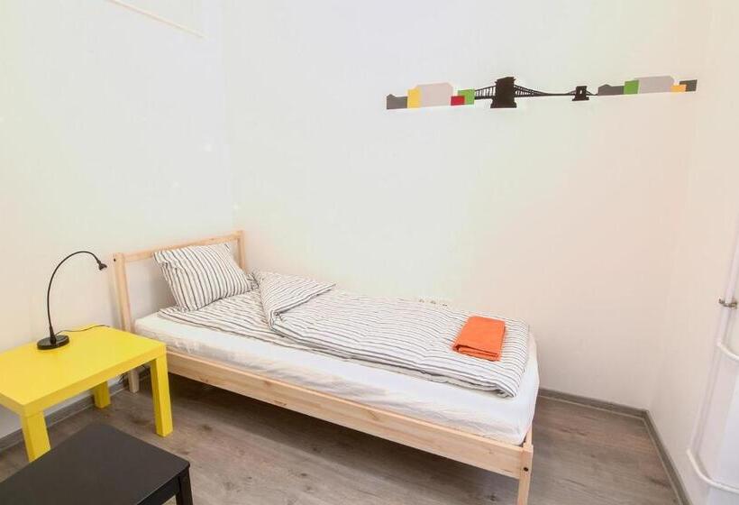 Standard Enkelrum Delat Badrum, Pal's Mini Hostel