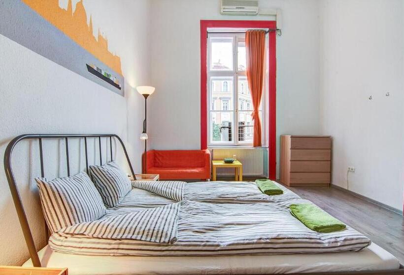 Standardrum, Pal's Mini Hostel