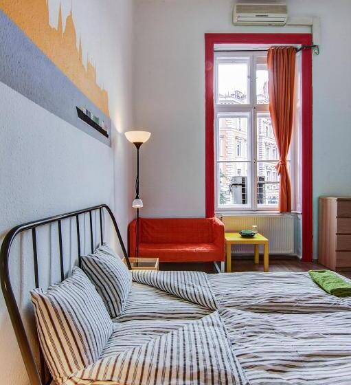 Standardrum, Pal's Mini Hostel