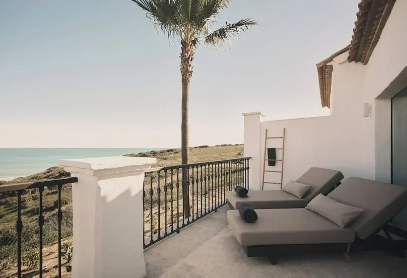 2 Bedrooms Suite Sea View, OKU Andalusia
