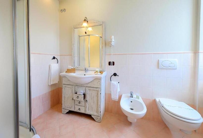 جناح جونيور, Albergo Giuan Arma Di Taggia