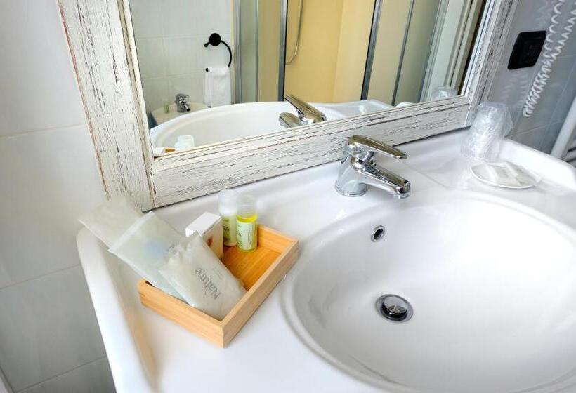 غرفة ديلوكس, Albergo Giuan Arma Di Taggia