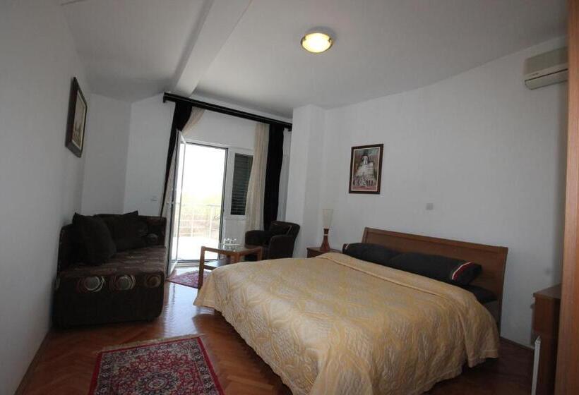 اتاق لوکس با بالکن, Apartment Biba