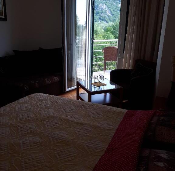 اتاق لوکس با بالکن, Apartment Biba