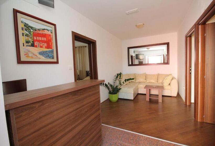 اتاق لوکس با بالکن, Apartment Biba