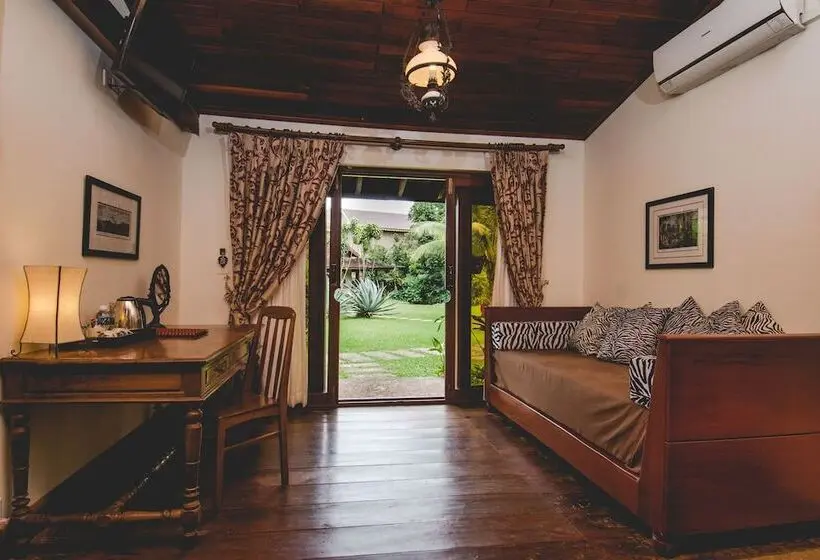 اتاق لوکس, Terres Rouges Lodge