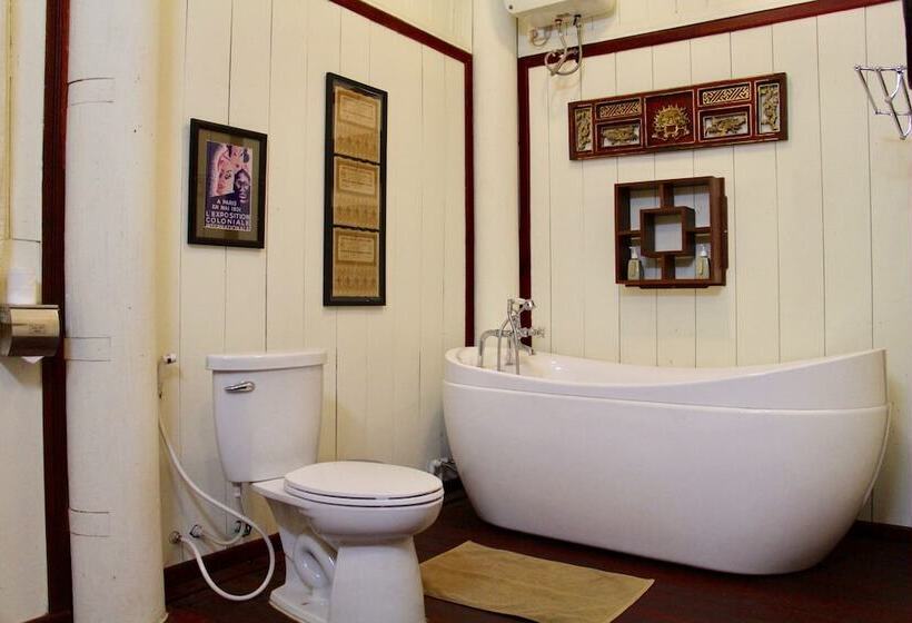 Люкс, Terres Rouges Lodge